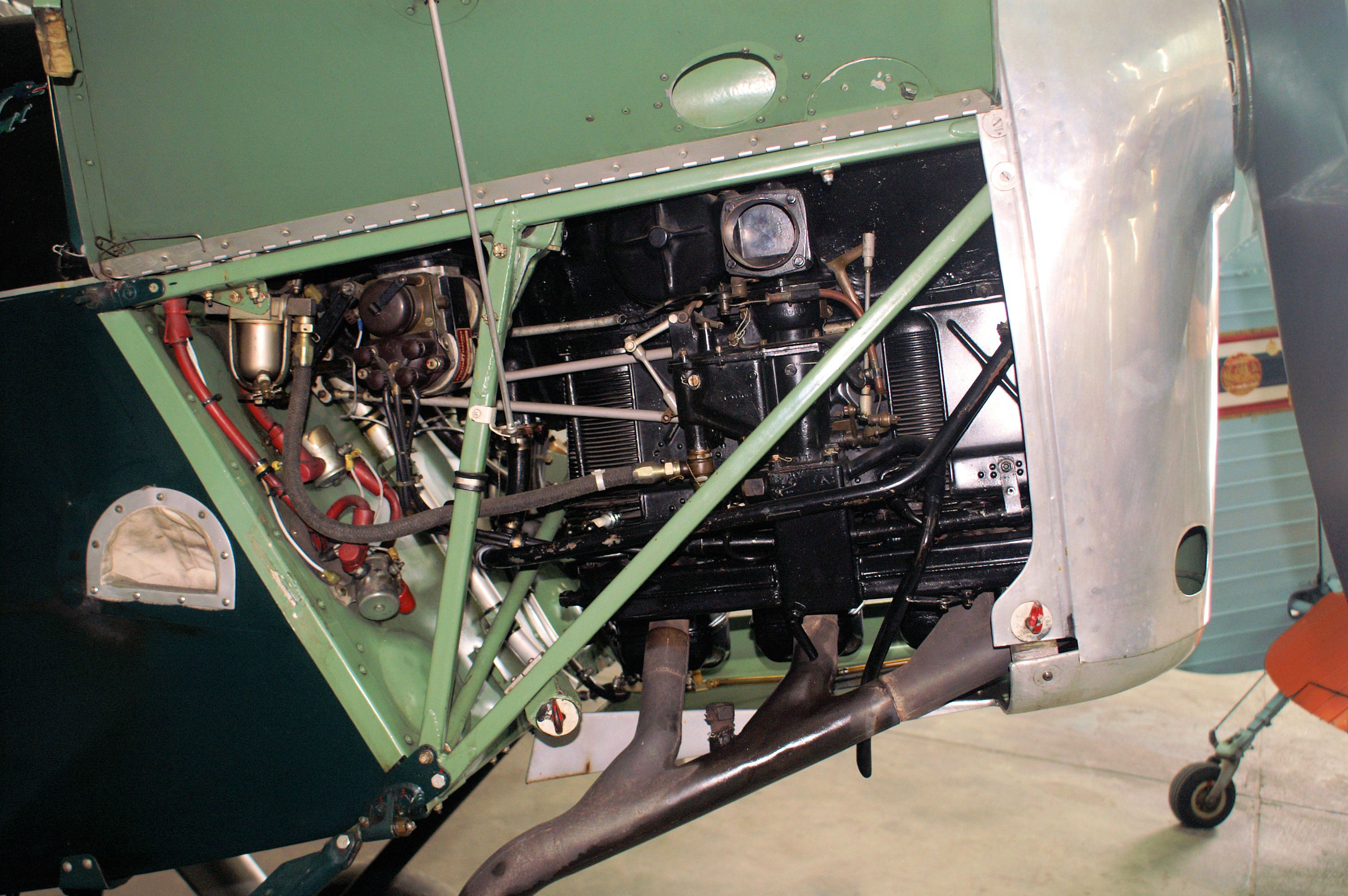 Tiger Moth Engine-2.jpg